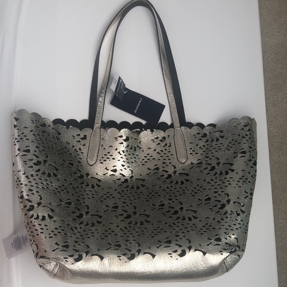 NWT Chaps Alivia laser cut reversible over the shoulder bag black & gold light - Picture 1 of 8